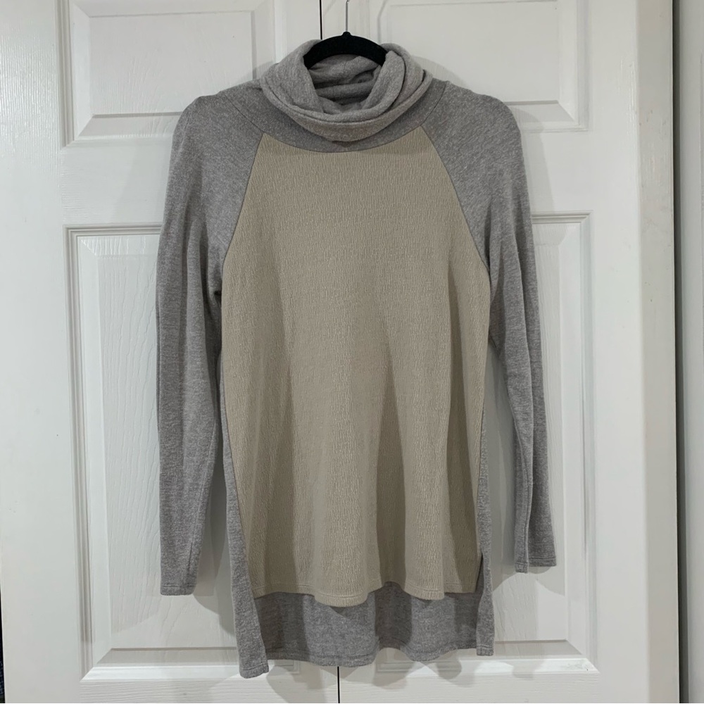 THML Colorblock Turtleneck Tunic Blouse Top